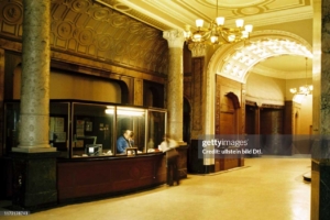 Haus Cumberland lobby area with service desk - © Getty Images